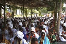Sri Kaleshwar segnet  und verheiratet 505 Brautpaare