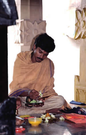 Sri Kaleshwar performs a puja at Sri Sailam
